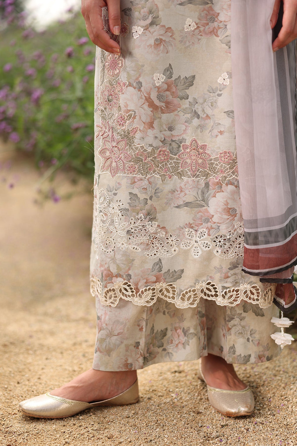 EMBROIDERED LAWN UF-4225