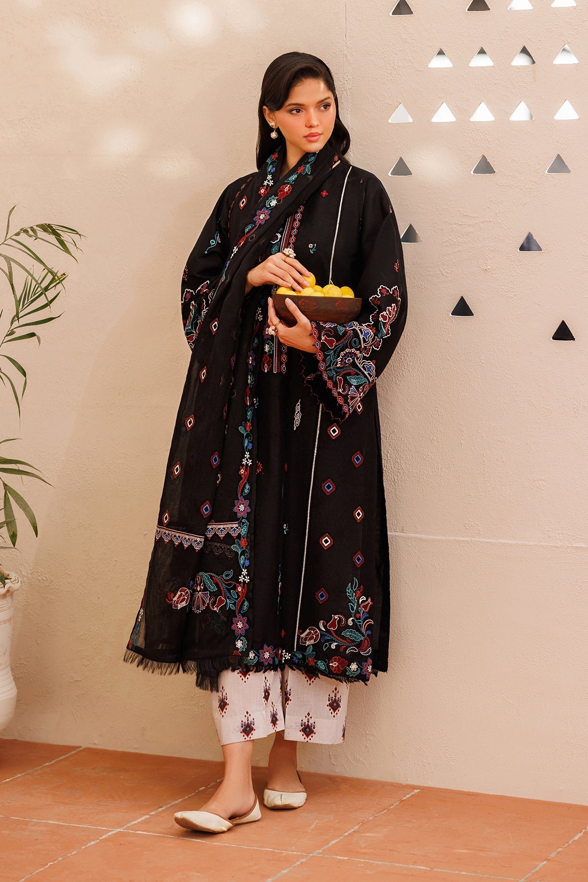 EMBROIDERED LAWN UF-4391